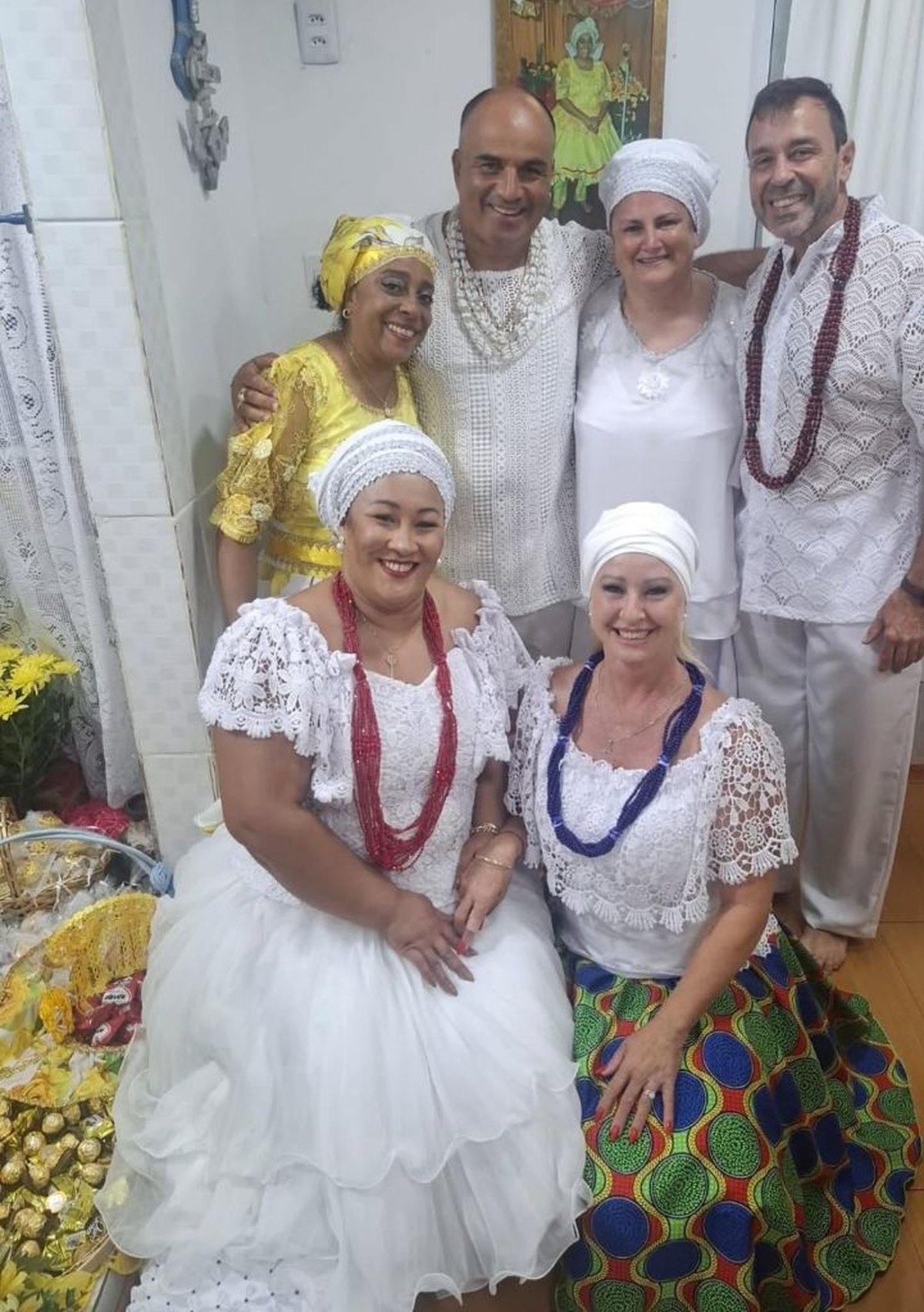 Sacerdotisa Cora em seu altar, pronta para o atendimento